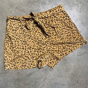 Paperbag Leopard Shorts